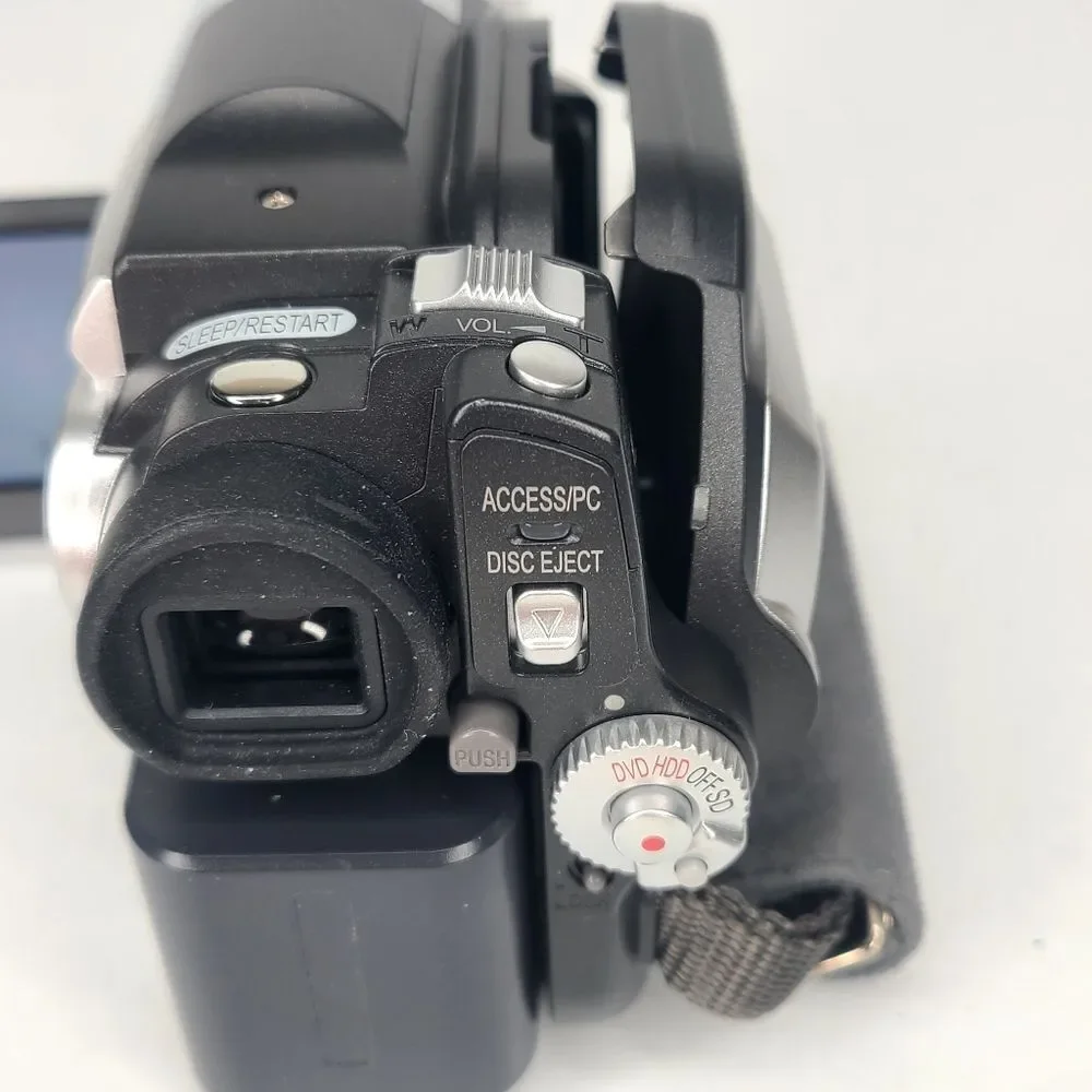 Hitachi DZ-HS300A DVD Hybrid Camcorder with 25x Optical Zoom‎ - Tested